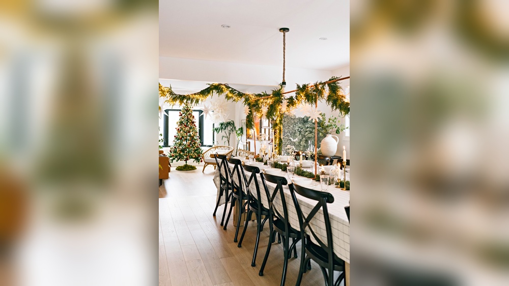 Christmas Dining Table Decorating