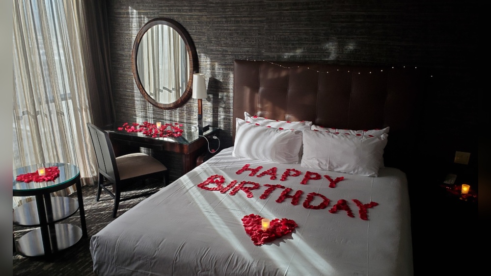 How to Decorate a Bedroom for a Birthday
