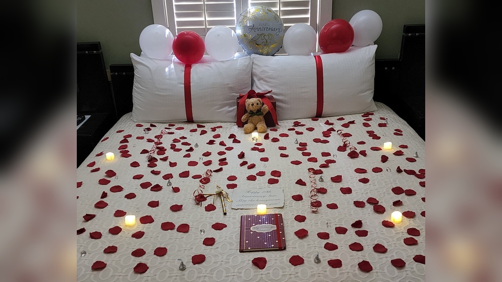 How to Decorate a Bedroom for Anniversary