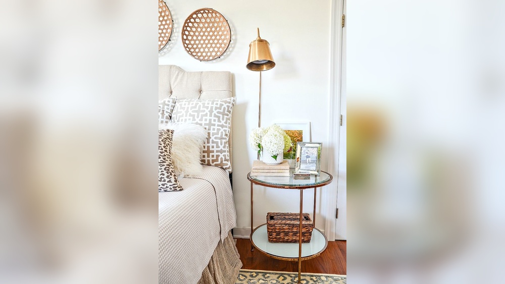 How to Decorate a Bedroom Nightstand