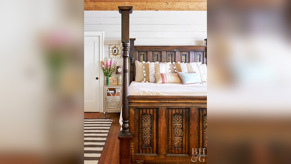 How to Decorate a Bedroom With Antique Furniture Tips