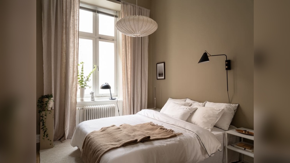 How to Decorate a Bedroom With Beige Walls