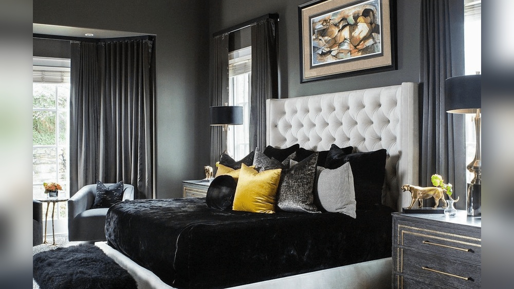 How to Decorate a Bedroom With Black Furniture