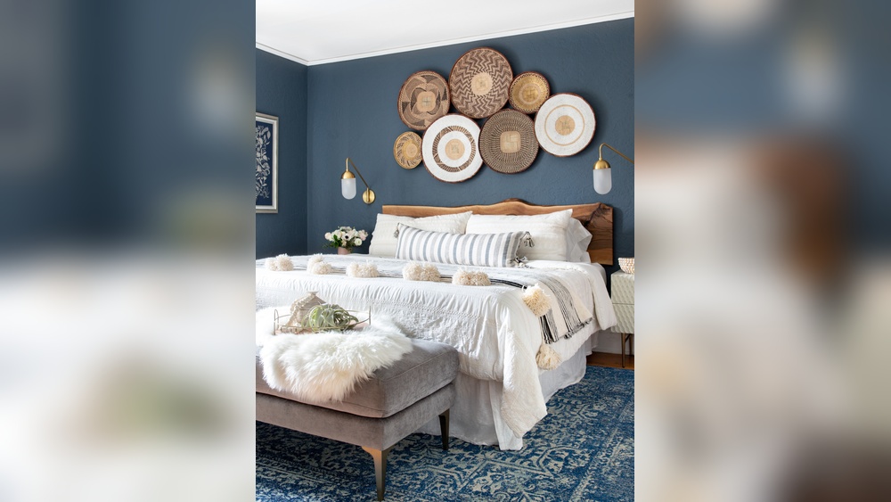 How to Decorate a Bedroom With Blue Walls