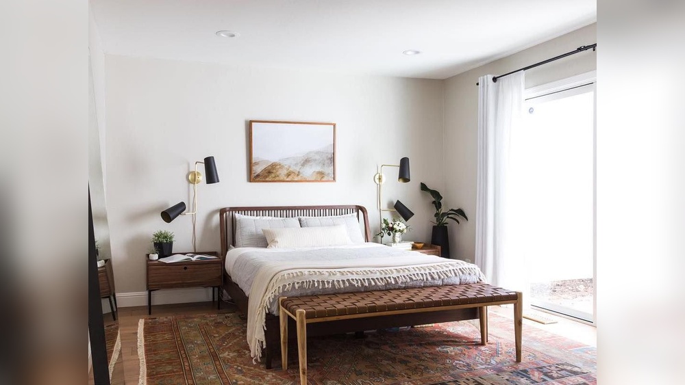 How to Decorate a Bedroom With Dark Brown Furniture
