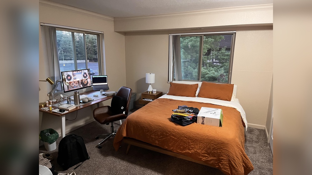 How to Decorate a Bedroom With Two Windows