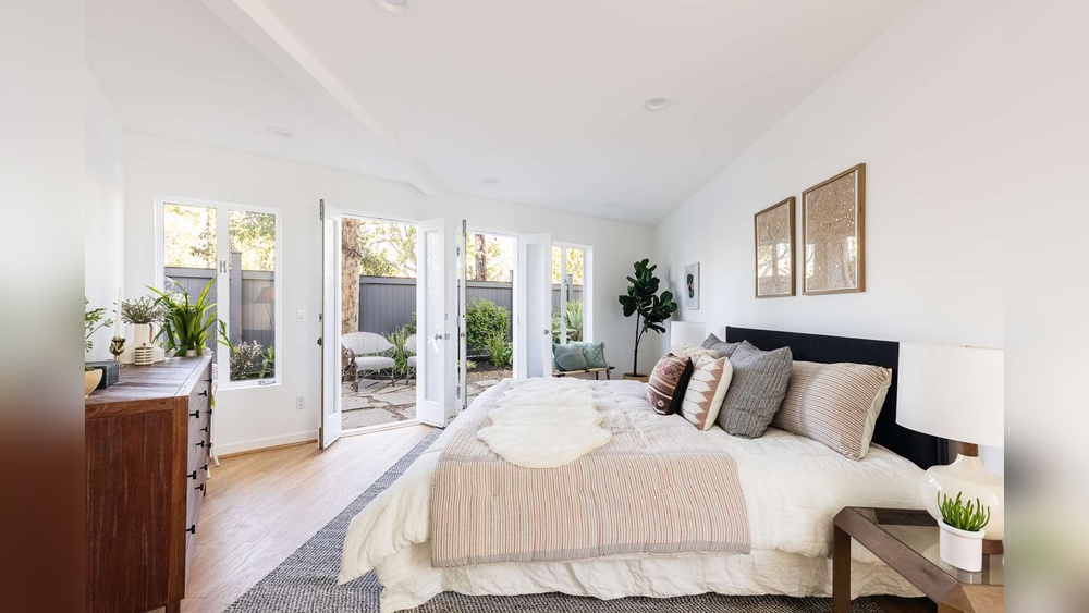 How to Decorate a Bedroom With White Walls