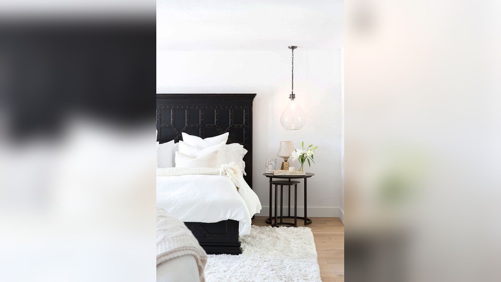 How to Decorate a Black And White Bedroom