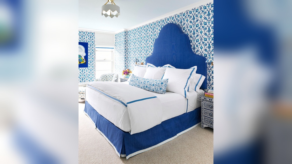 How to Decorate a Blue And White Bedroom