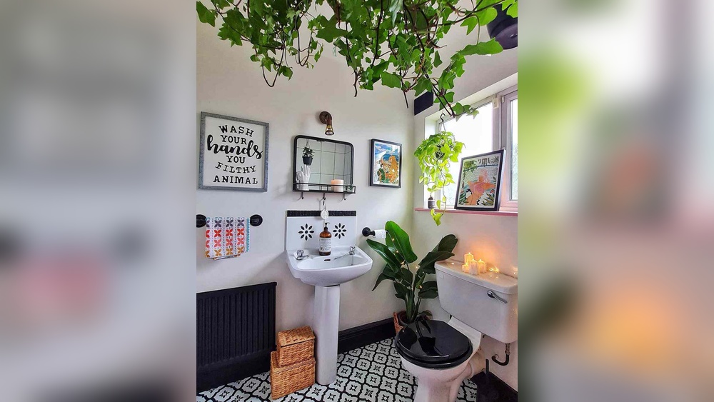 How to Decorate a Simple Bathroom