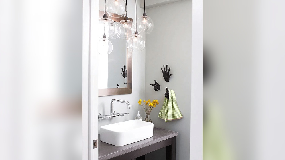 How to Decorate a Small Bathroom With High Ceilings