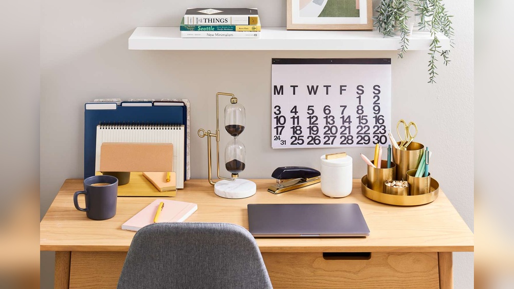 How to Decorate Home Office Desk