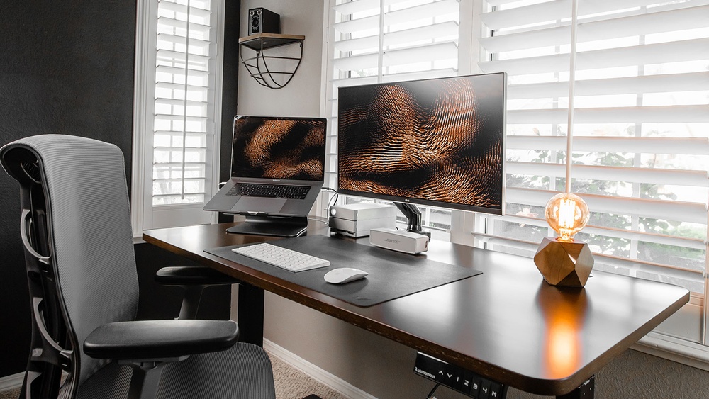 Should Home Office Desk Face Window
