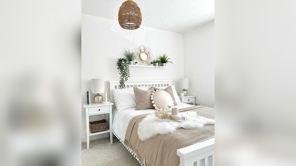 White Bedroom Decor