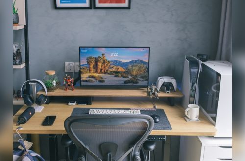 Why You Need a Desk Or Office at Home