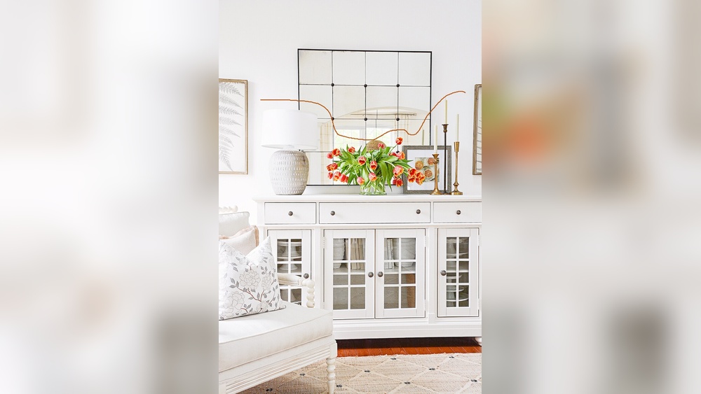 How Do Decorate Buffet in Informal Dining Room
