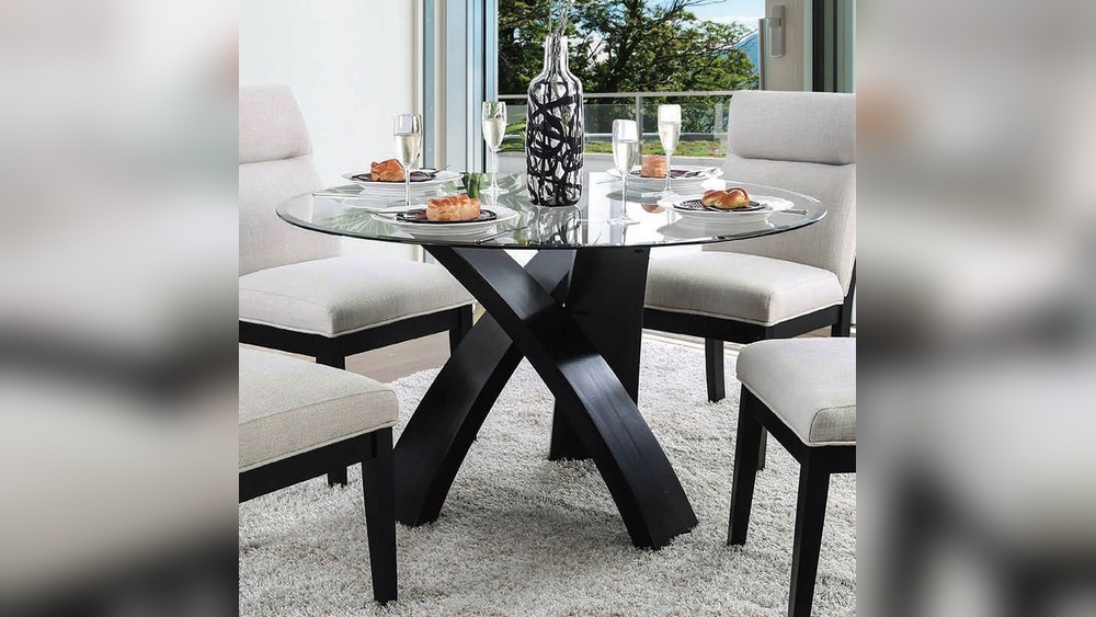 How to Decorate a Black Glass Dining Table