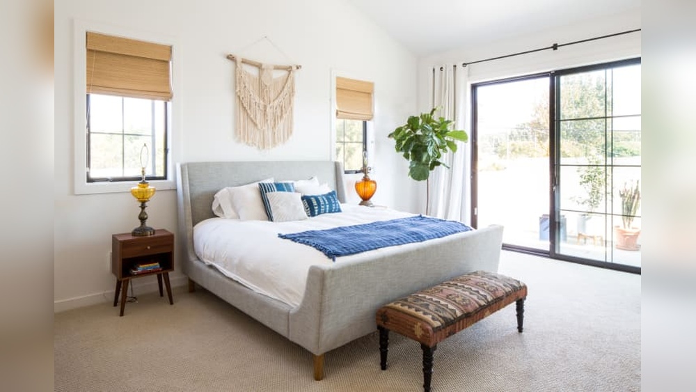 How to Decorate a Carpeted Bedroom