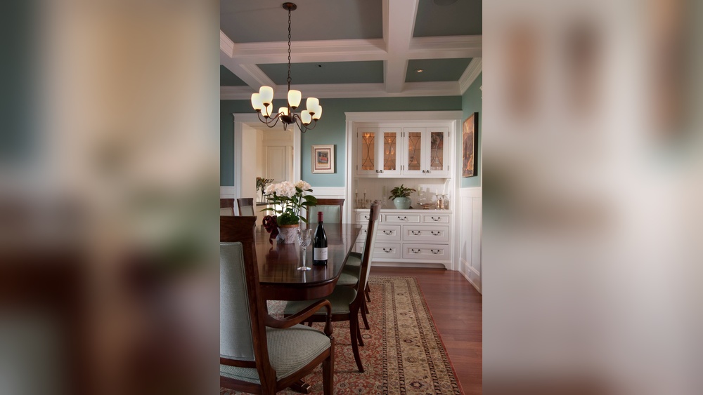 How to Decorate a Craftsman Dining Room