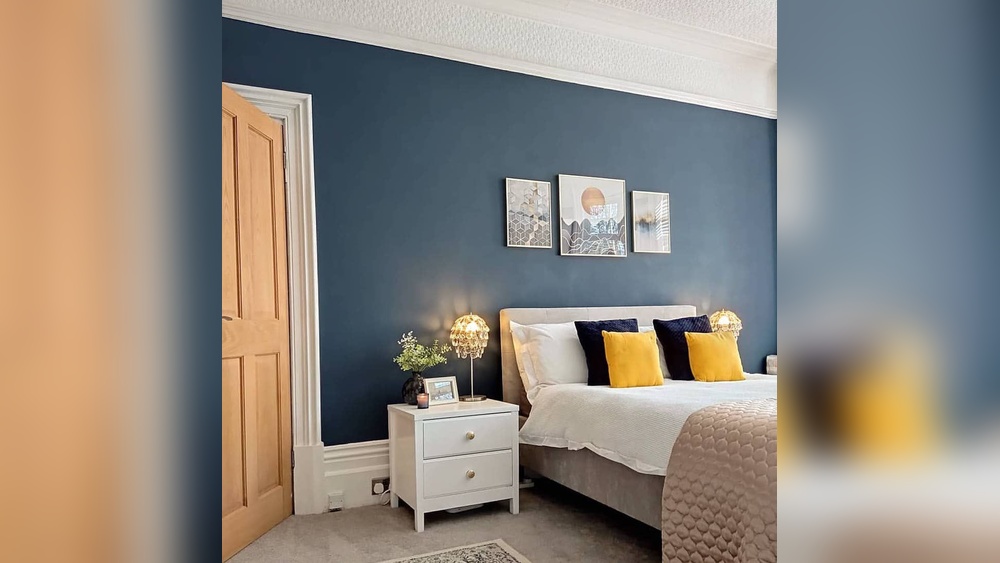 How to Decorate a Dark Blue Bedroom
