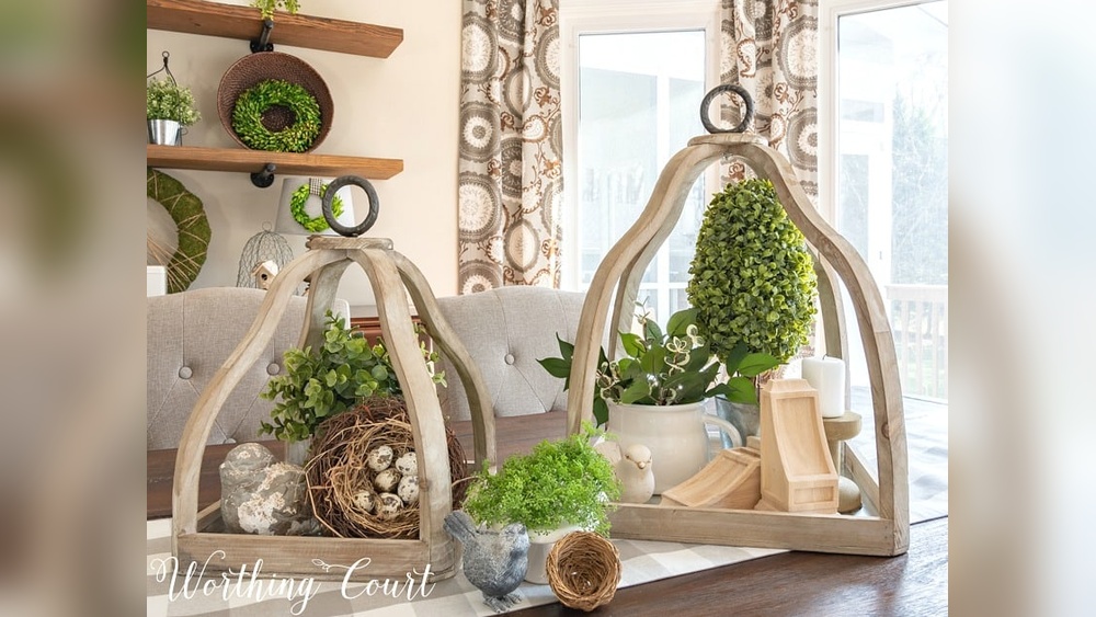 How to Decorate a Dining Room Table With Lanterns