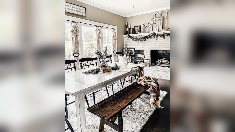 How to Decorate a Dining Room With a Fireplace