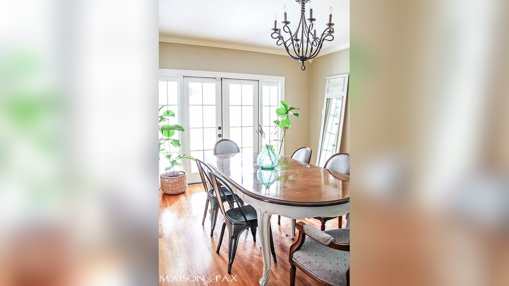 How to Decorate a Dining Room With French Doors