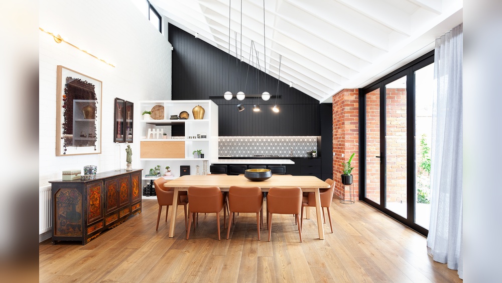 How to Decorate a Dining Room With Vaulted Ceiling