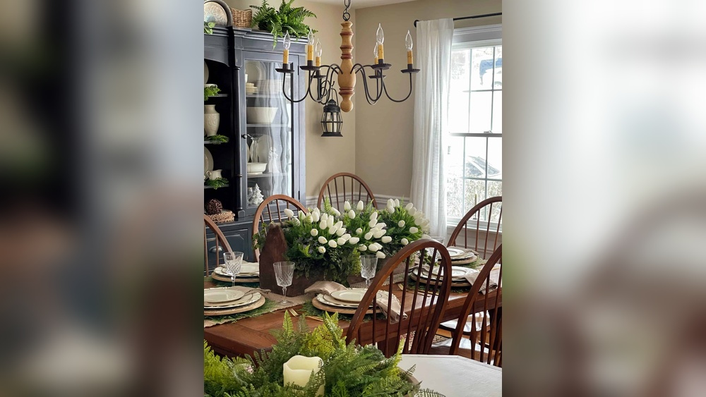 How to Decorate a Dining Table for Spring
