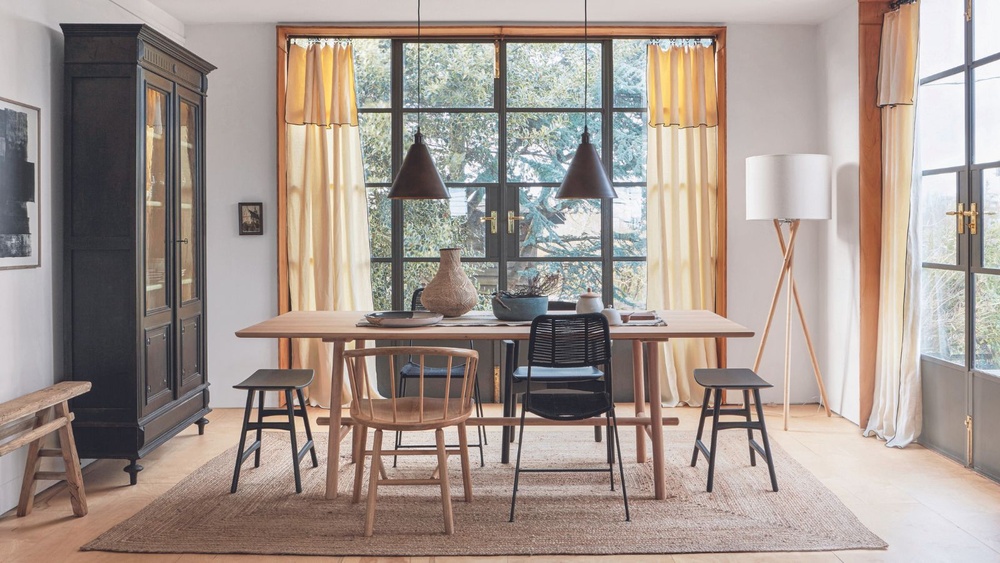 How to Decorate a Dining Table When Not in Use