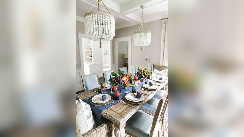 How to Decorate a Dining Table With Runners