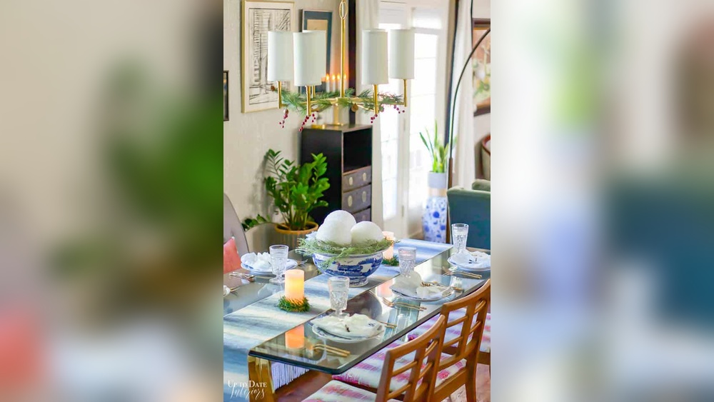 How to Decorate a Glass Dining Table for Christmas