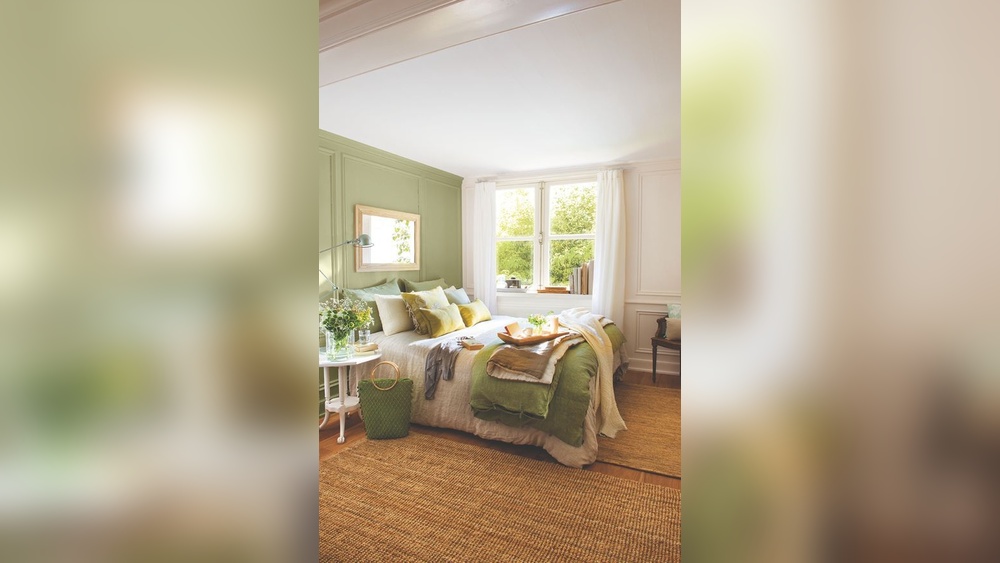 How to Decorate a Green Bedroom