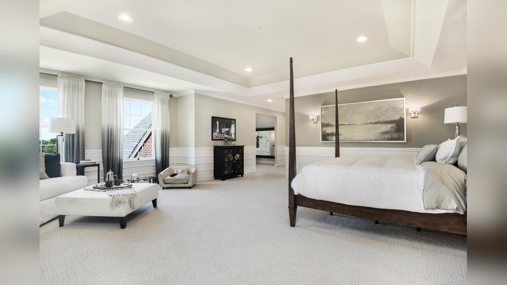 How to Decorate a Master Bedroom Suite