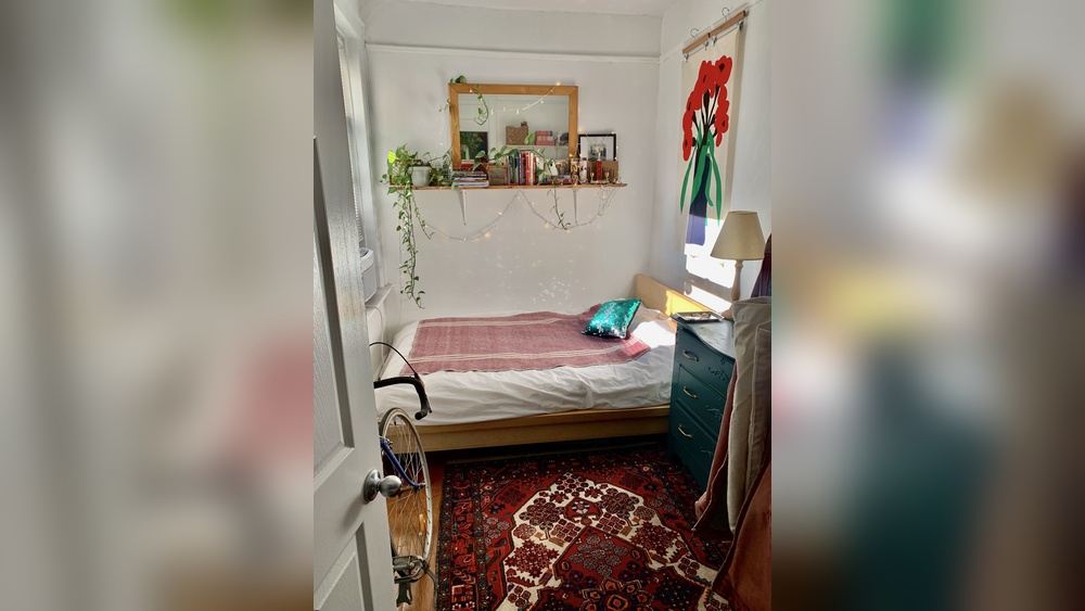 How to Decorate a Narrow Bedroom