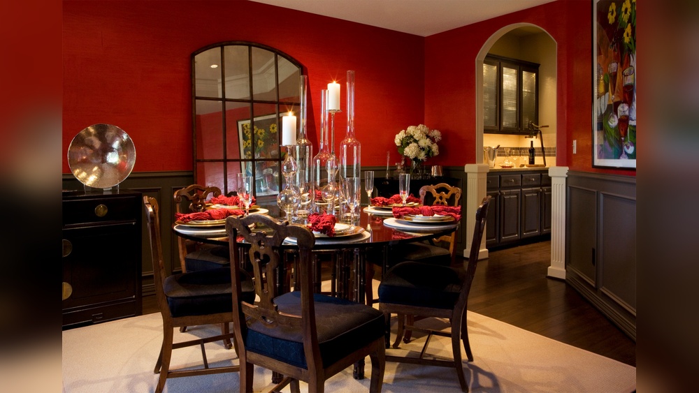 How to Decorate a Red Dining Room