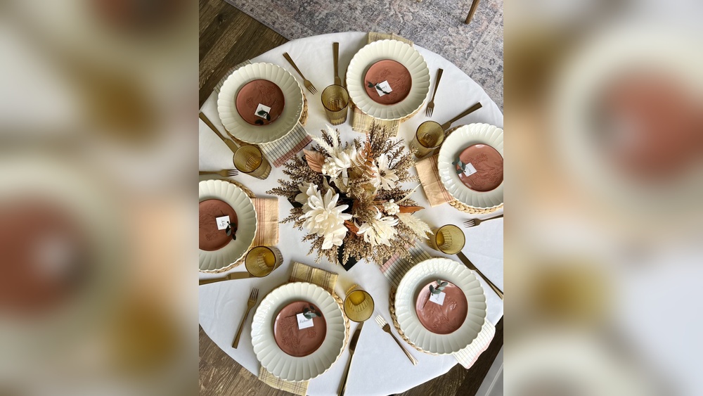 How to Decorate a Round Dining Table for Fall