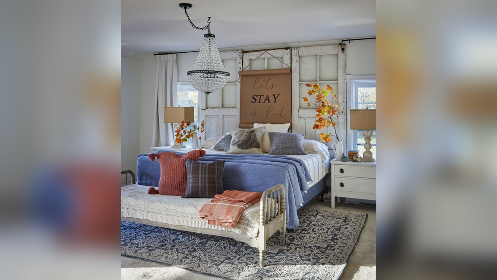 How to Decorate a Rustic Bedroom