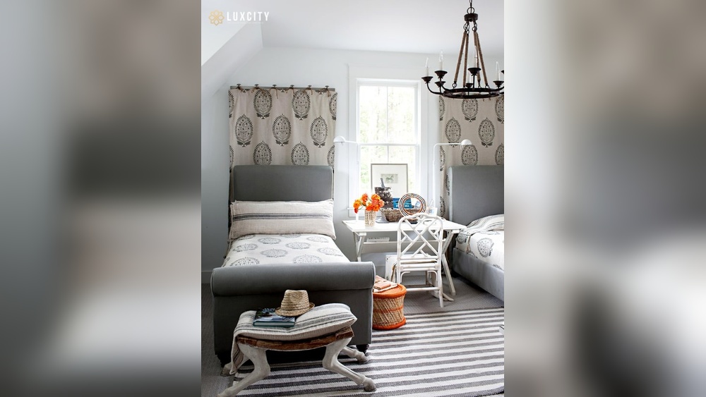 How to Decorate a Small Bedroom With a Twin Bed