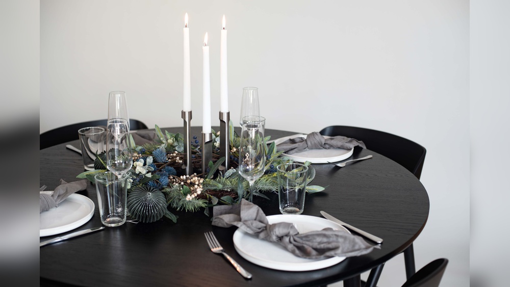How to Decorate a Small Dining Table for Christmas