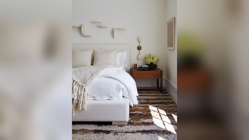 How to Decorate a Small White Bedroom