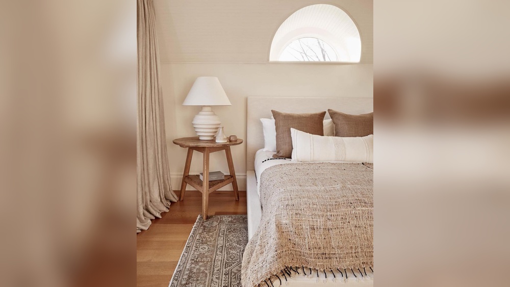 How to Decorate a Tan Bedroom