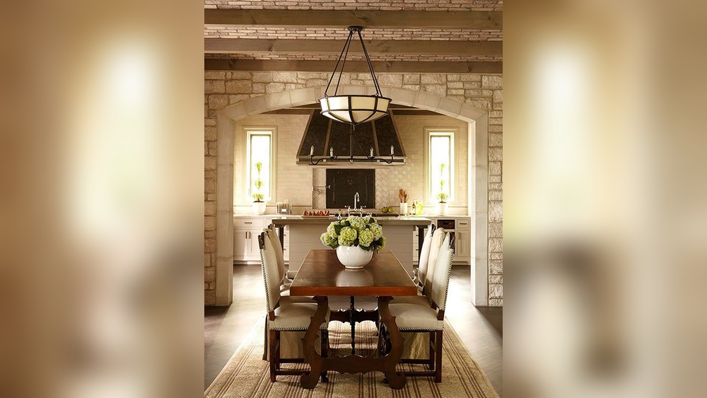 How to Decorate a Tuscan Dining Room