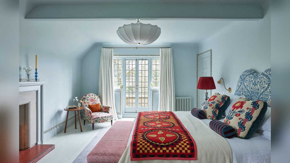 How to Decorate Bedroom Furniture