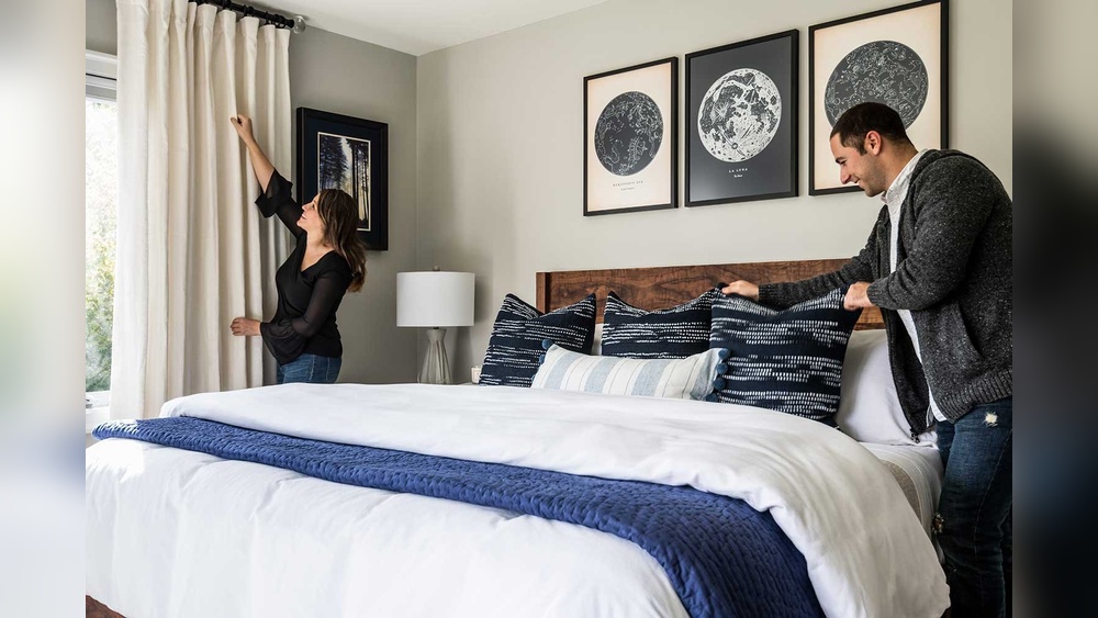 How to Decorate Bedroom Walls With Pictures