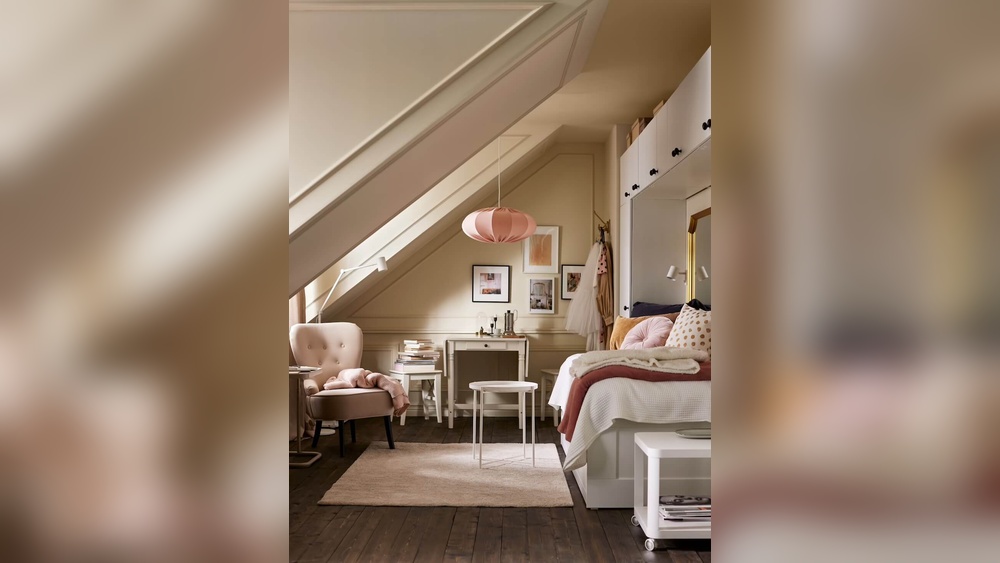 How to Decorate Bedroom With Slanted Ceiling