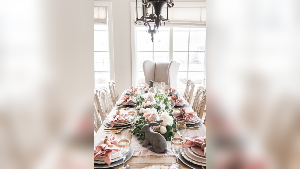 How to Decorate Dining Table for Easter