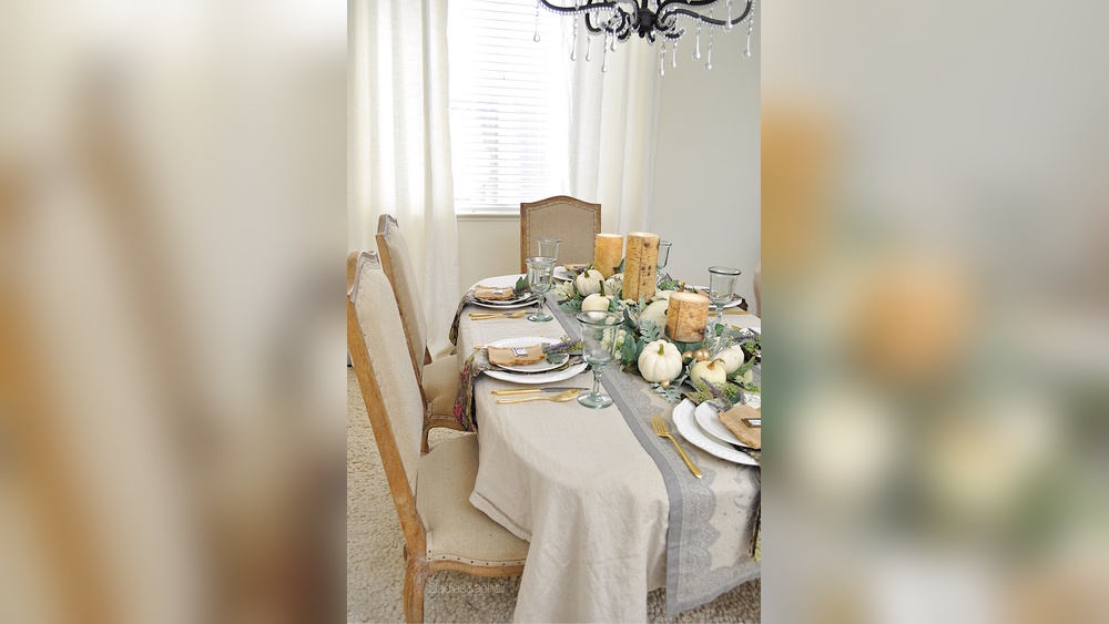 How to Decorate Dining Table With Tablecloth