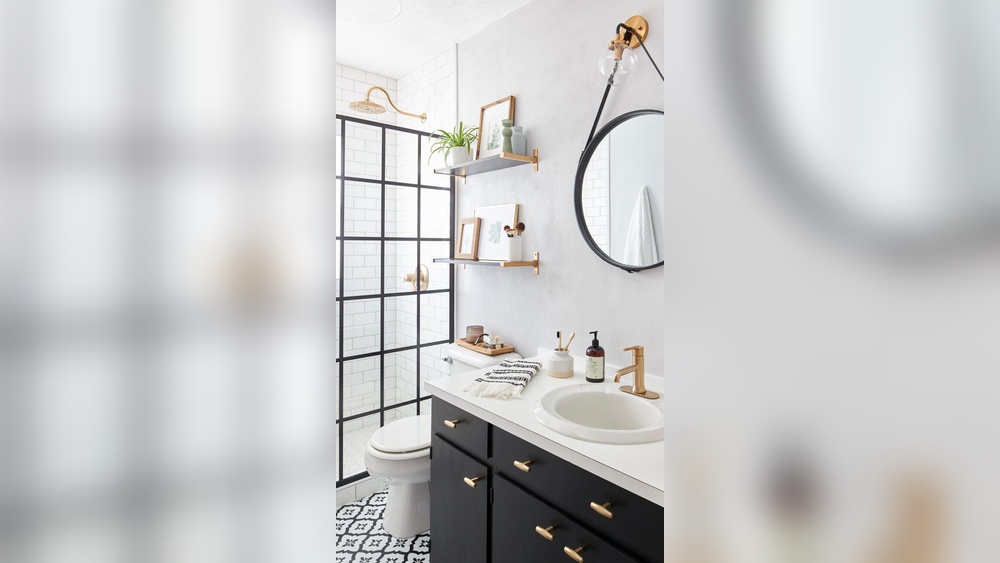 How to Decorate Your Bathroom Mirror