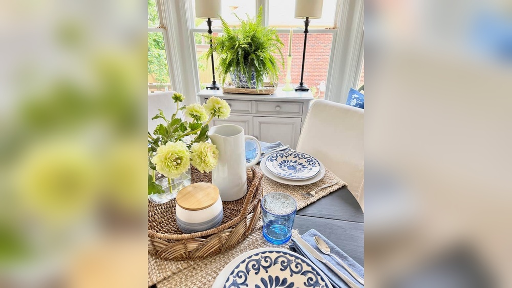 Great Summer Centerpieces for a Small Round Kitchen Table